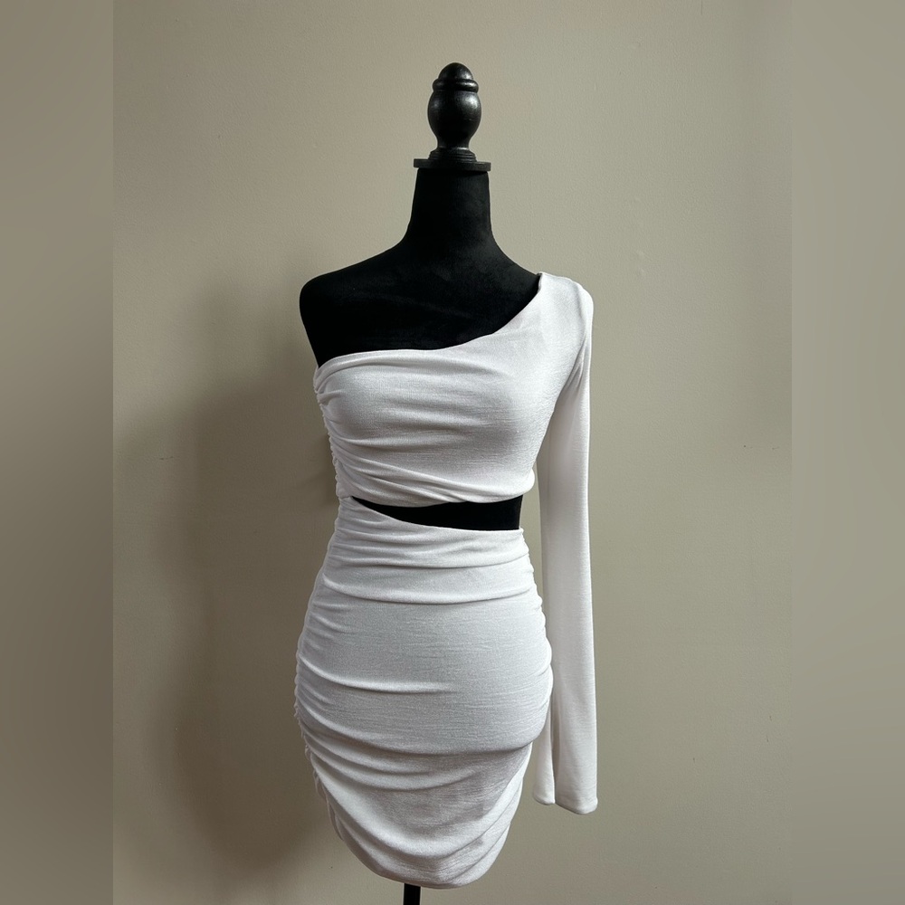 Oh Polly White and Black Midi Dress